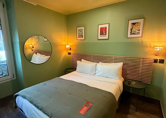 贝尔纳酒店 2* 尼斯